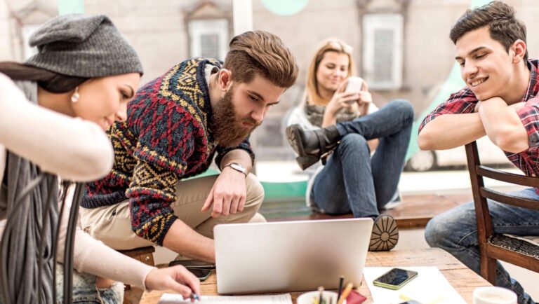Ketika TI Dalam Genggaman Kaum Millenial
