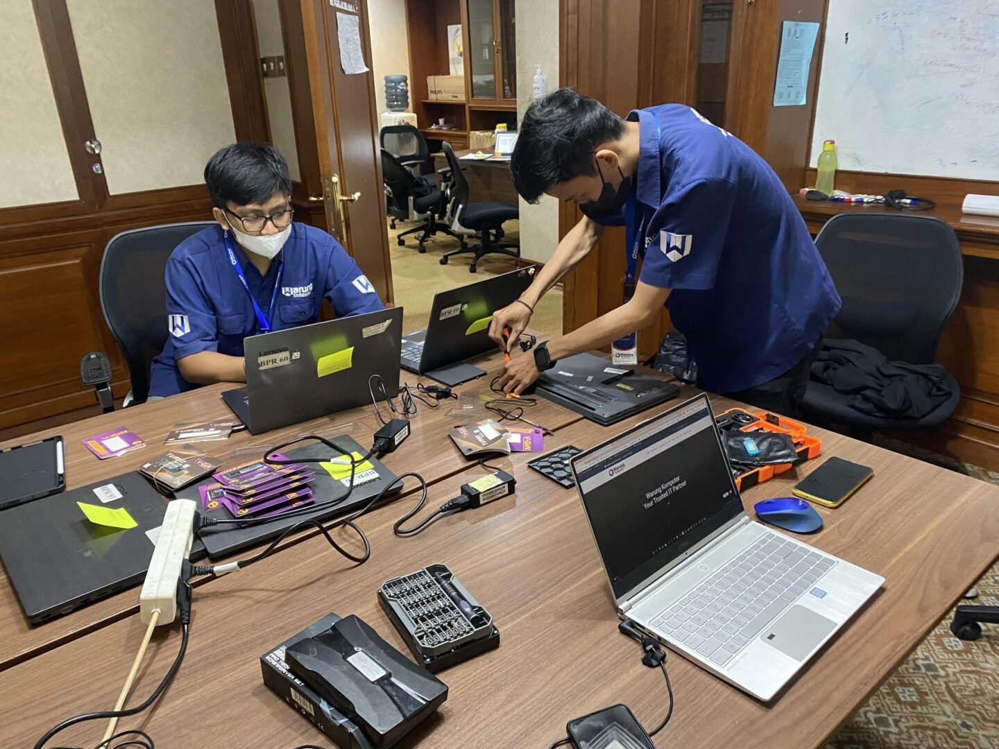 service laptop depok